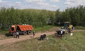 Таза Қазақстан: неравнодушные граждане проводят уборку общественных территорий