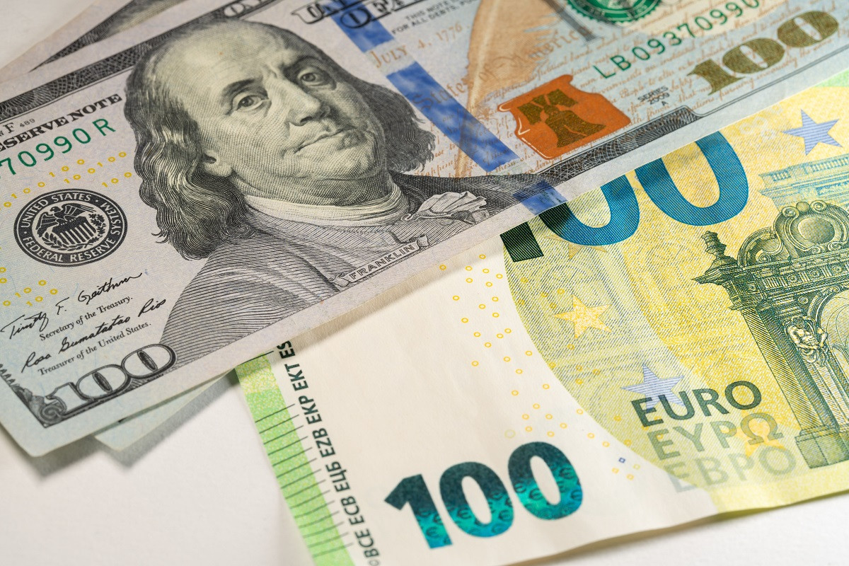 Курс евро и доллара в обменниках Алматы 30 июля 2024