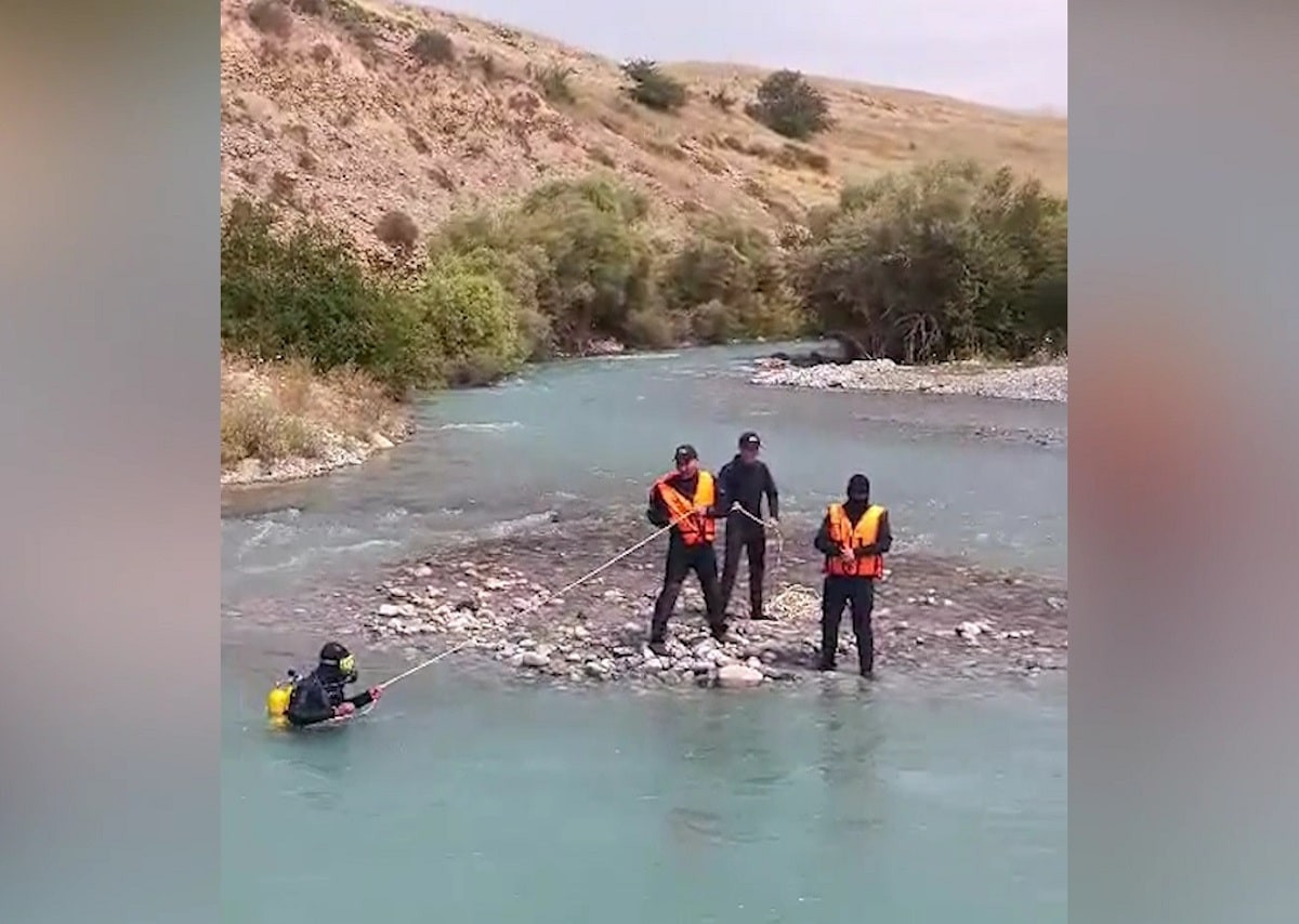 Роковое селфи: спасатели третий день ищут девушку, упавшую в горную реку