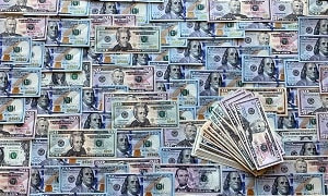 Как маятник: что происходит с долларом в Казахстане