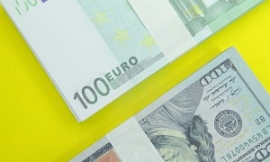 Курс евро и доллара в обменниках Алматы 2 августа 2024