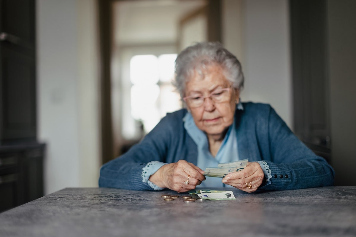 "Спасение невестки": пенсионерка отдала полмиллиона мошенникам