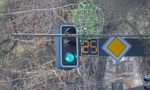 Сколько светофоров на нерегулируемых перекрестках установлены в Бостандыкском районе Алматы