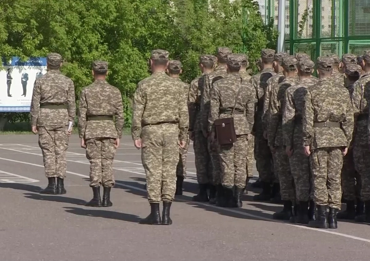 Баламды қасақана өлтіруі мүмкін: Маңғыстауда көз жұмған сарбаздың әкесі әділ тергеуді талап етіп отыр